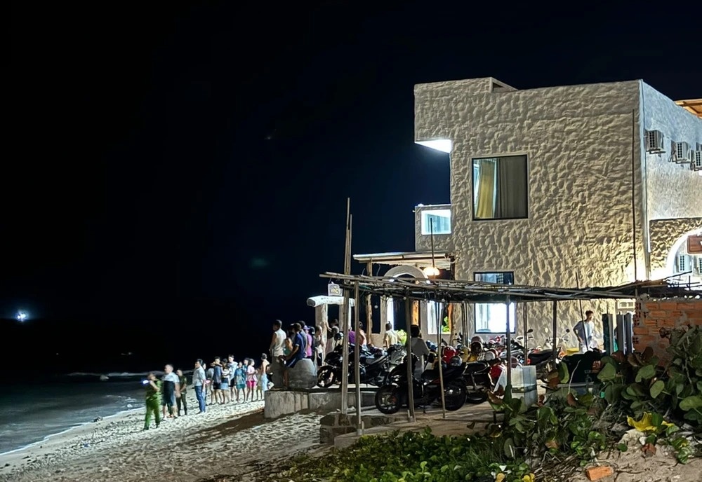 Cheo thuyen o khu vuc cam, 2 du khach mat tich tai huyen dao Phu Quy hinh anh