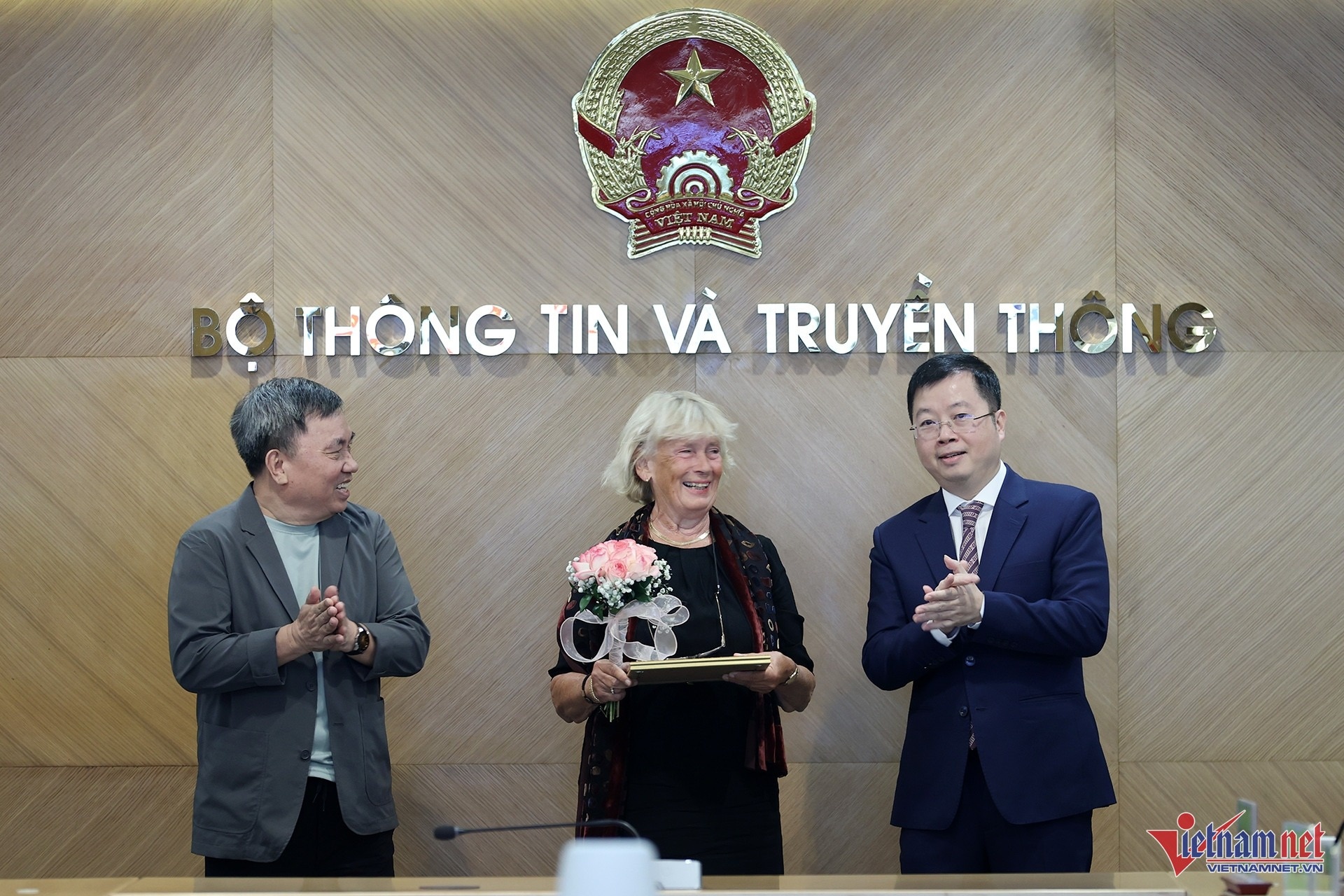 Bao chi Thuy Dien anh 13