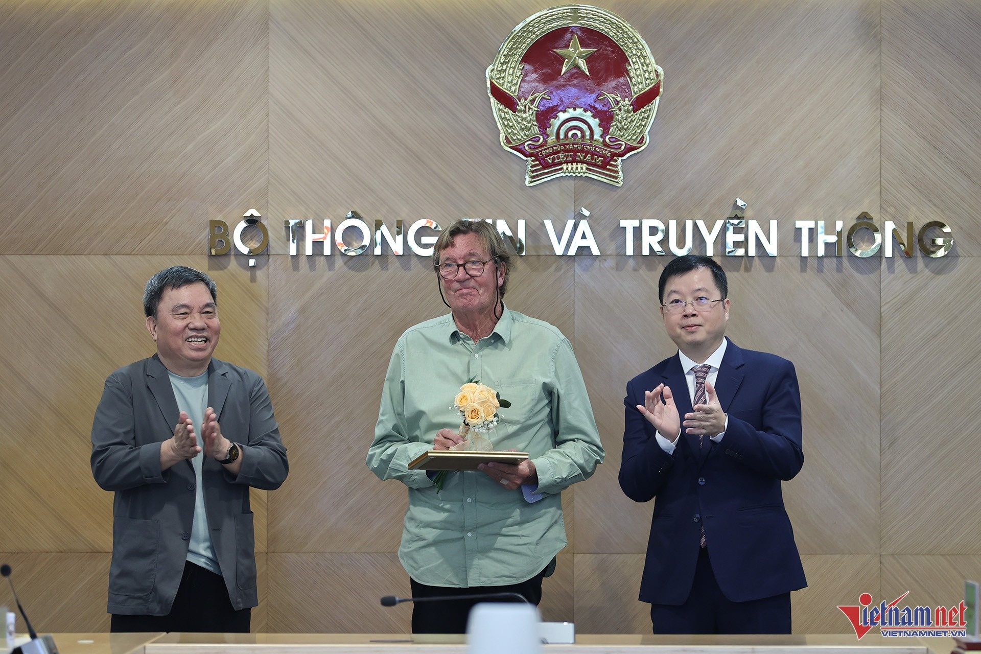 Bao chi Thuy Dien anh 14