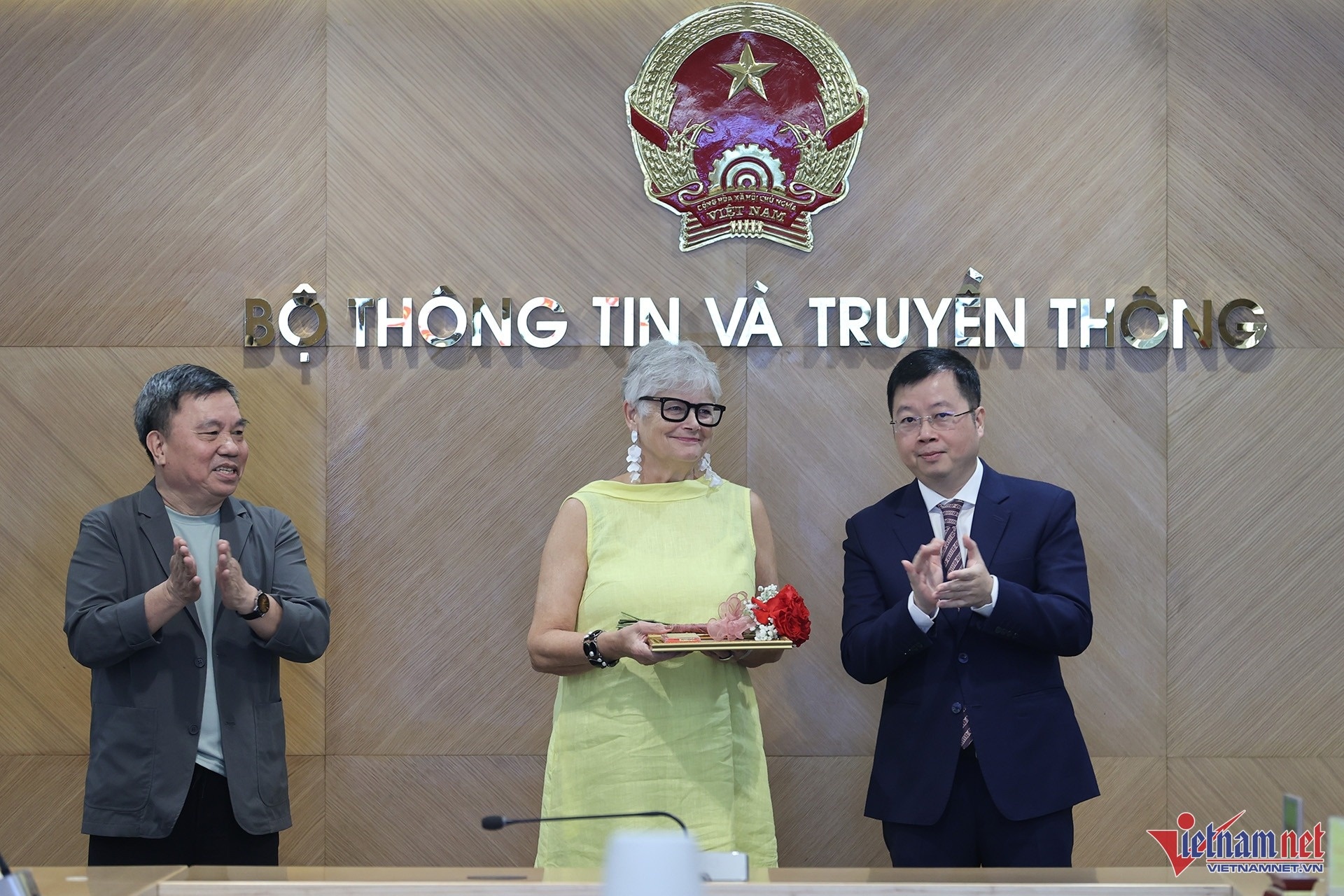 Bao chi Thuy Dien anh 15