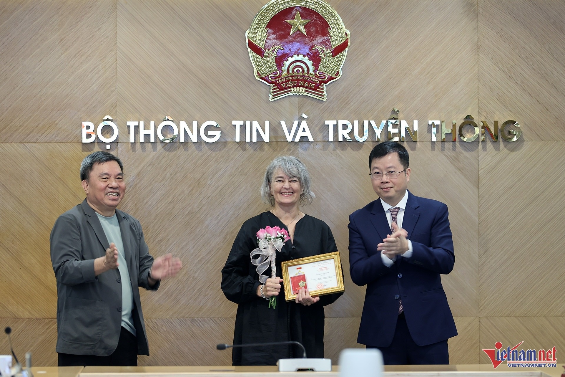 Bao chi Thuy Dien anh 16