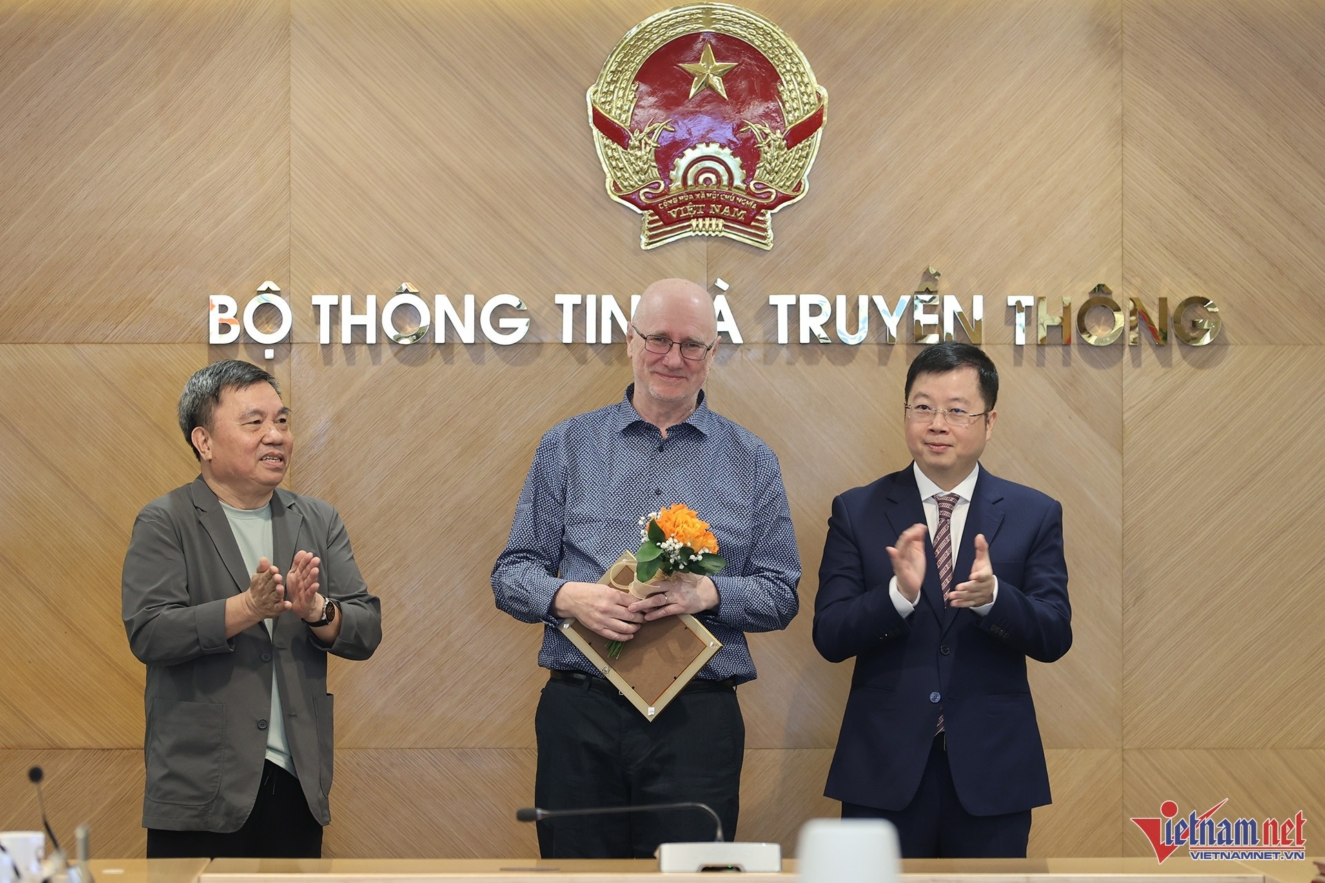 Bao chi Thuy Dien anh 18