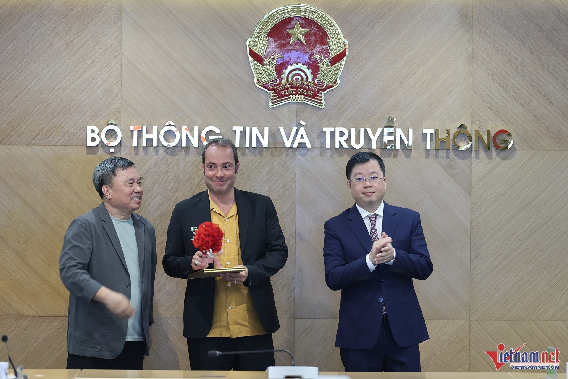 Bao chi Thuy Dien anh 19