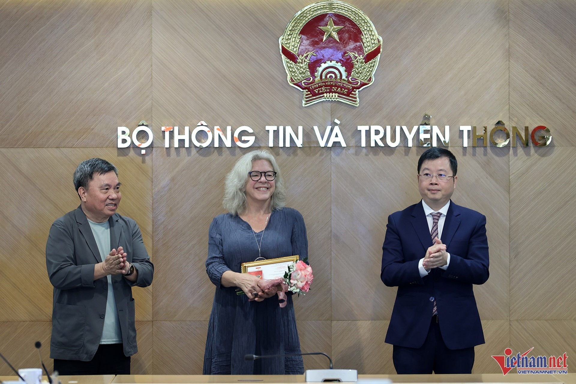 Bao chi Thuy Dien anh 20