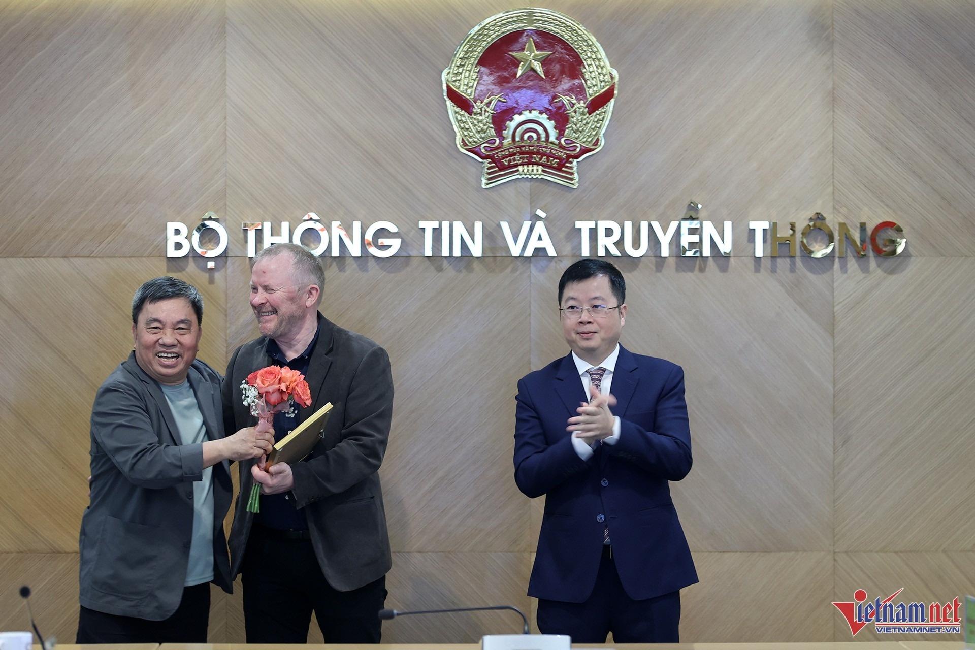 Bao chi Thuy Dien anh 22