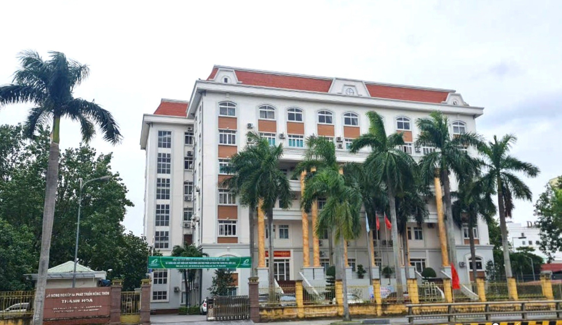 Nhieu lanh dao, nhan vien So NN&PTNT Thanh Hoa bi ghep anh, de doa hinh anh