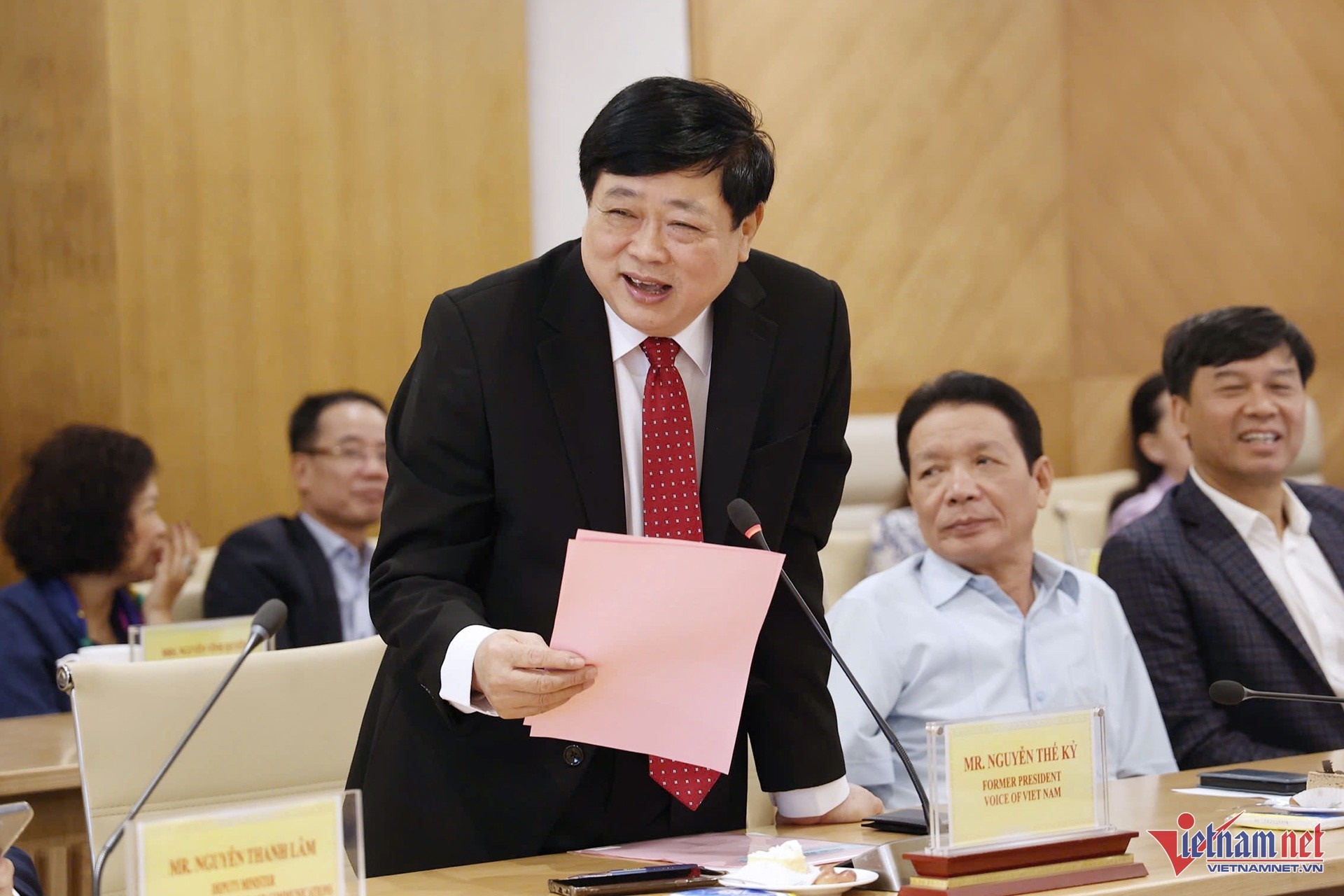 Bao chi Thuy Dien anh 4