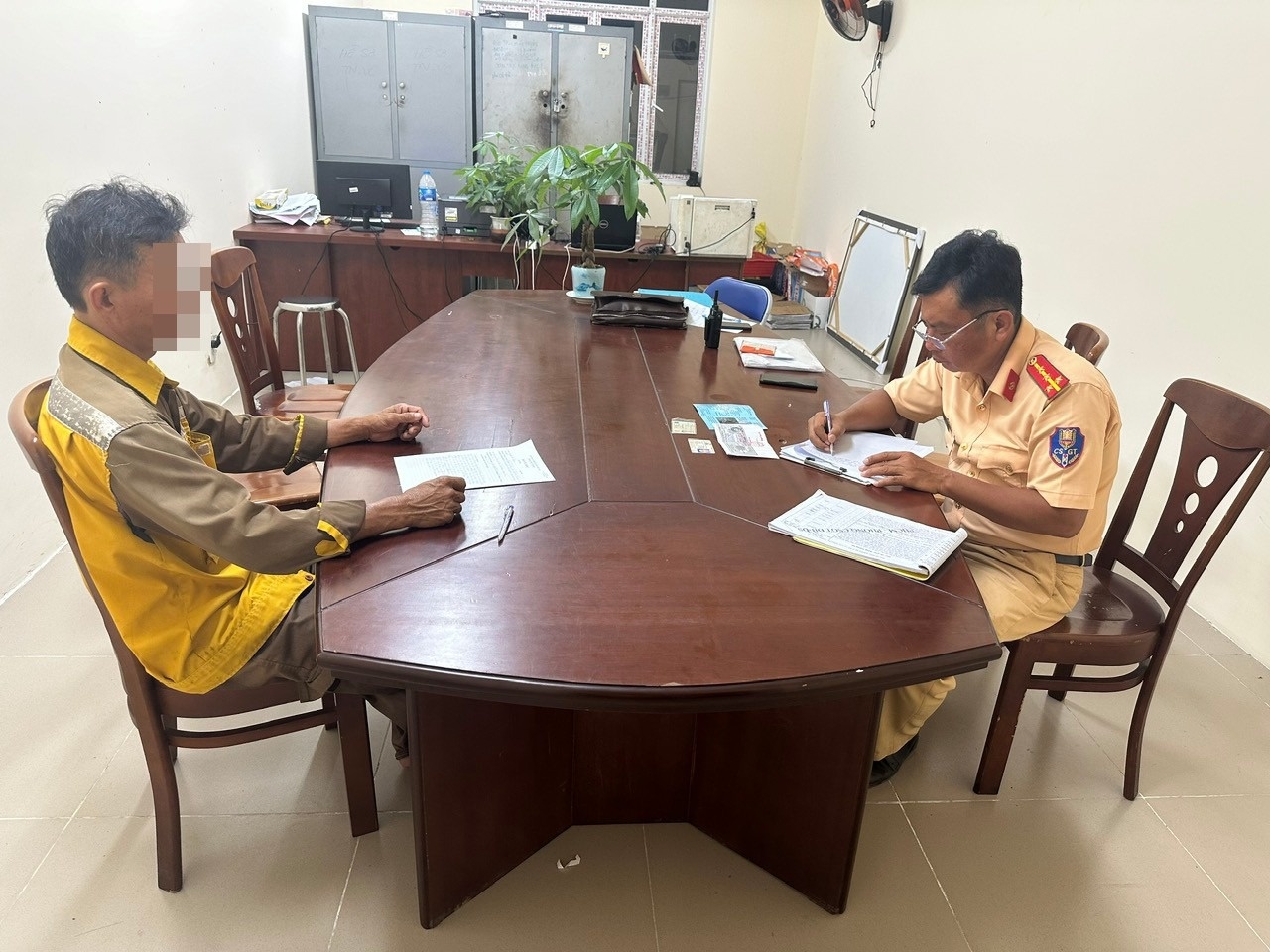 chay nguoc chieu anh 2