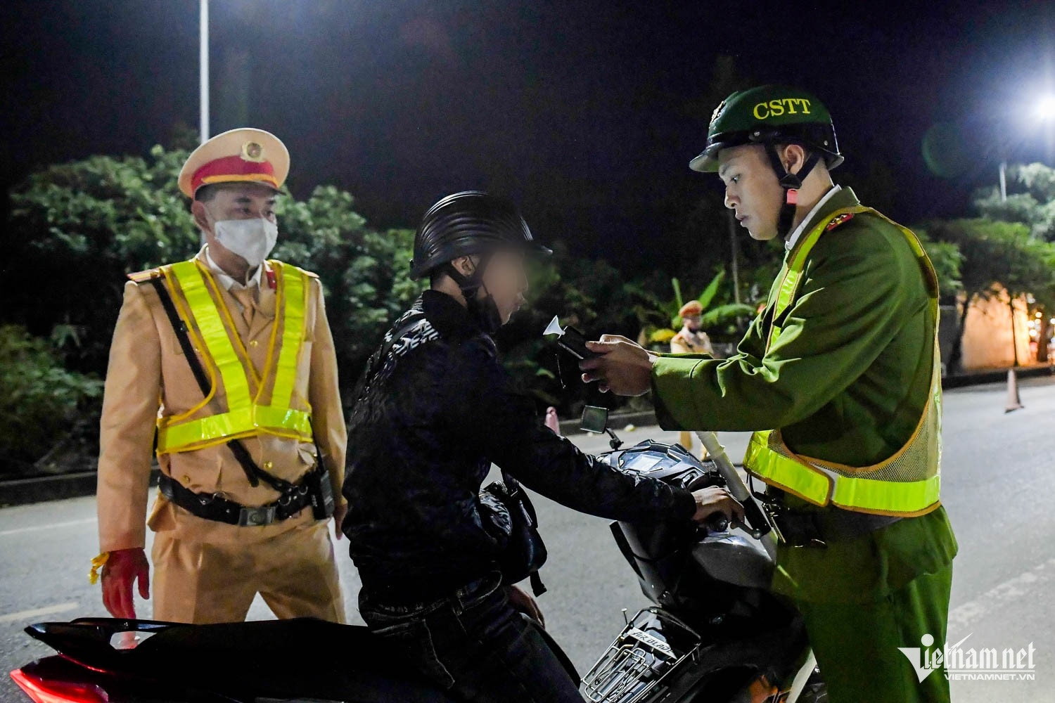 Quai xe tong co gai anh 1