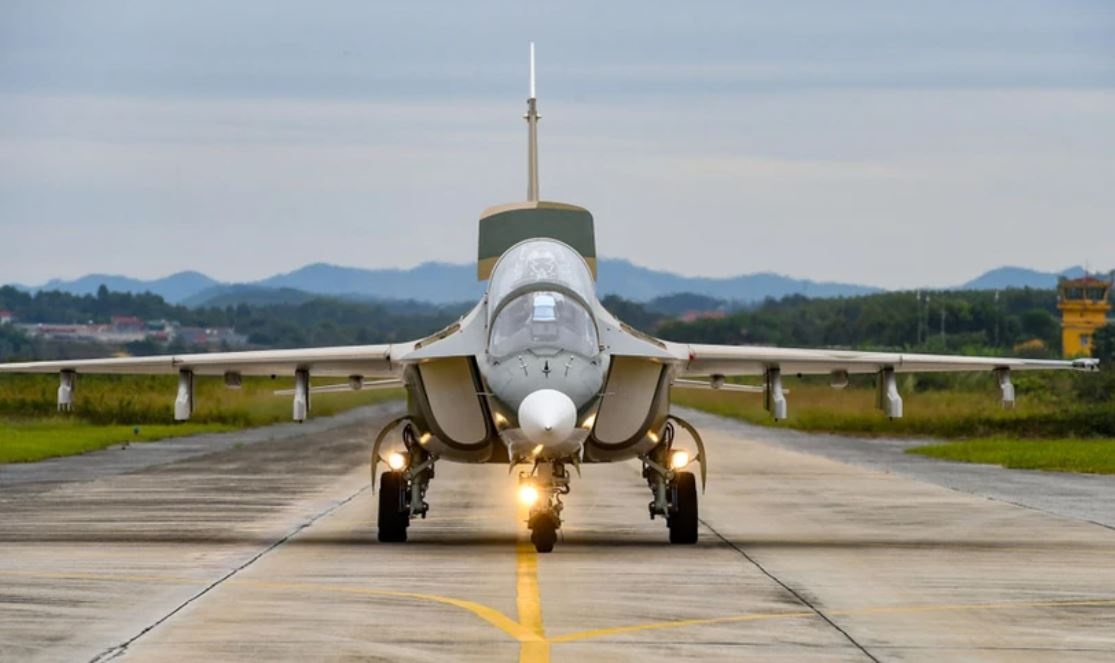 Da lien lac duoc voi ca hai phi cong may bay Yak-130 hinh anh