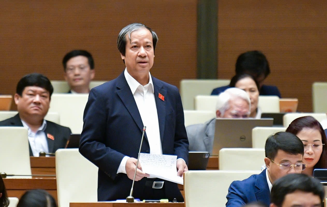 Bo truong GD&DT mong dai bieu chi ro nhom loi ich SGK de xu ly hinh anh