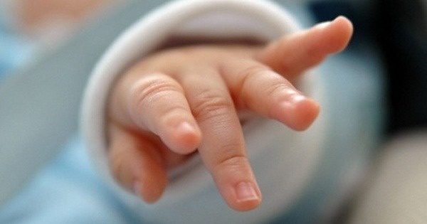 Gui be trai 5 ngay tuoi di lay do, nguoi phu nu bo di khong tro lai hinh anh