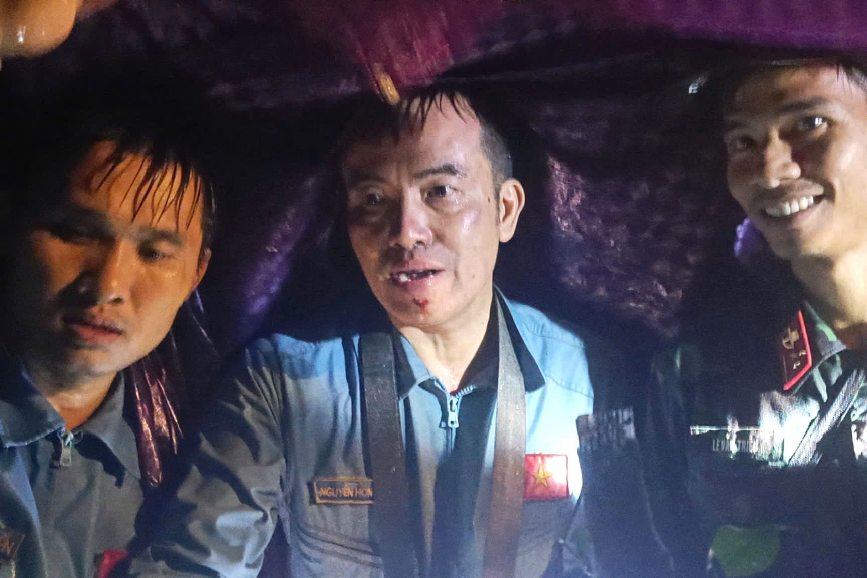 Phi cong ke thoi khac nhay du khoi may bay Yak-130 gap nan hinh anh