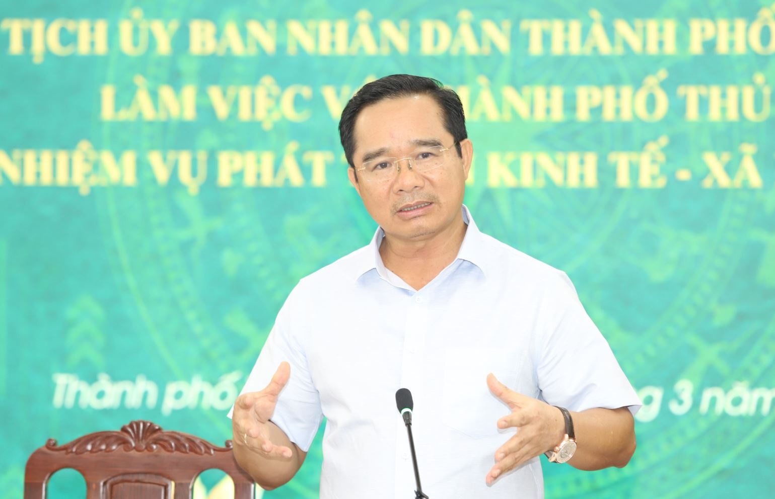 Chu tich TP.HCM Nguyen Van Duoc lam viec voi lanh dao TP.Thu Duc hinh anh