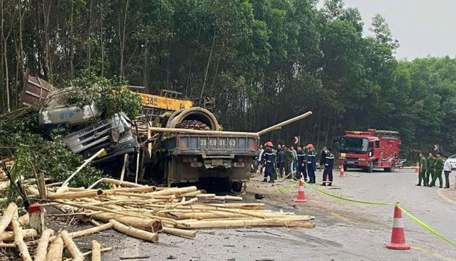 Xe tai dau dau, hai nguoi tu vong tai cho hinh anh