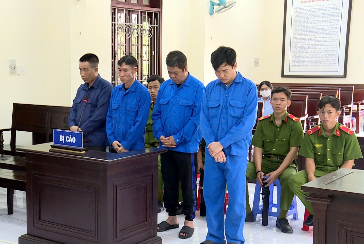Nhom bat coc lanh dao doanh nghiep doi 10 ty dong linh an hinh anh