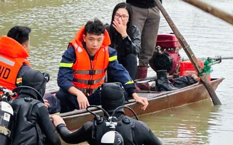 Tim thay thi the hai nam sinh lop 6 bi nuoc cuon troi hinh anh