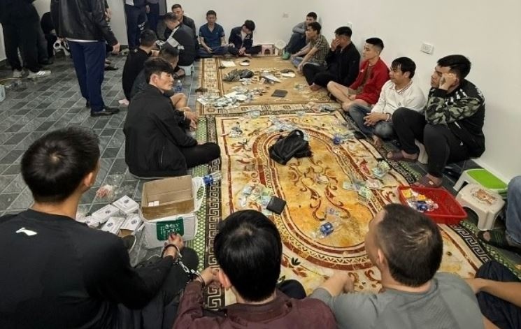 Pha soi bac quy mo lon tai quan Karaoke Hoang Gia hinh anh