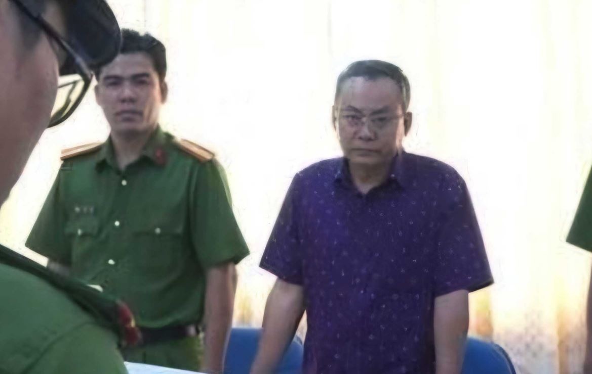 Khoi to nguyen Giam doc So Y te Bac Lieu hinh anh