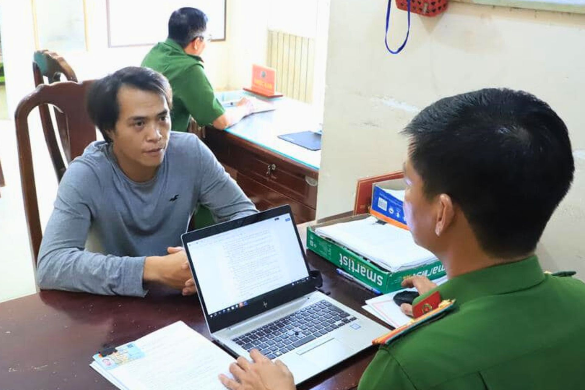 Đấm người đàn ông,  Va chạm giao thông ảnh 1 Dam nguoi dan ong,  Va cham giao thong anh 1