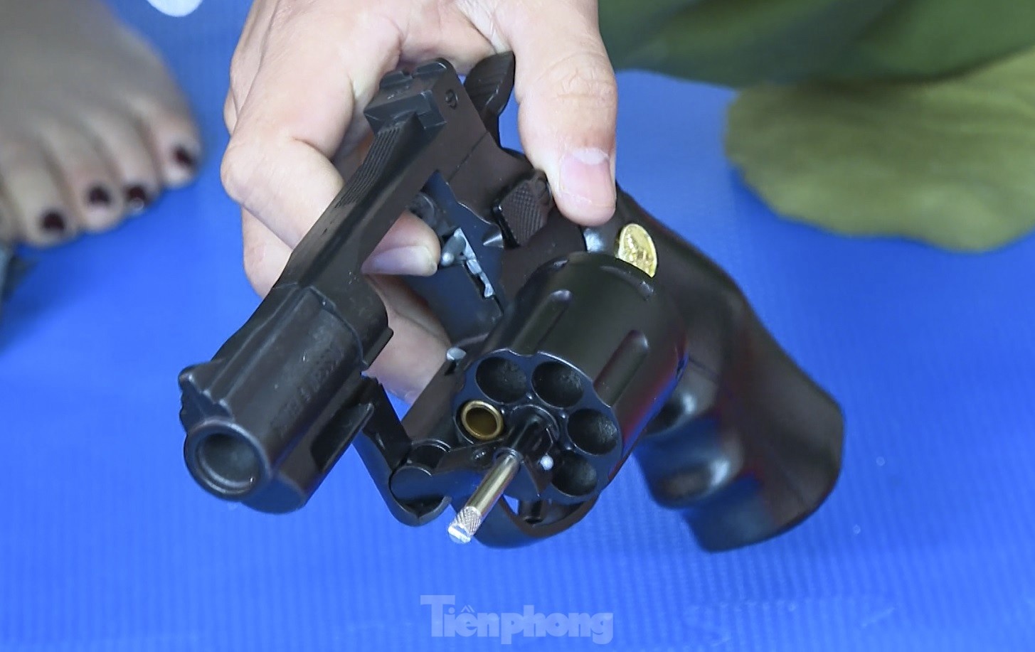 Buon sung xuyen quoc gia anh 12