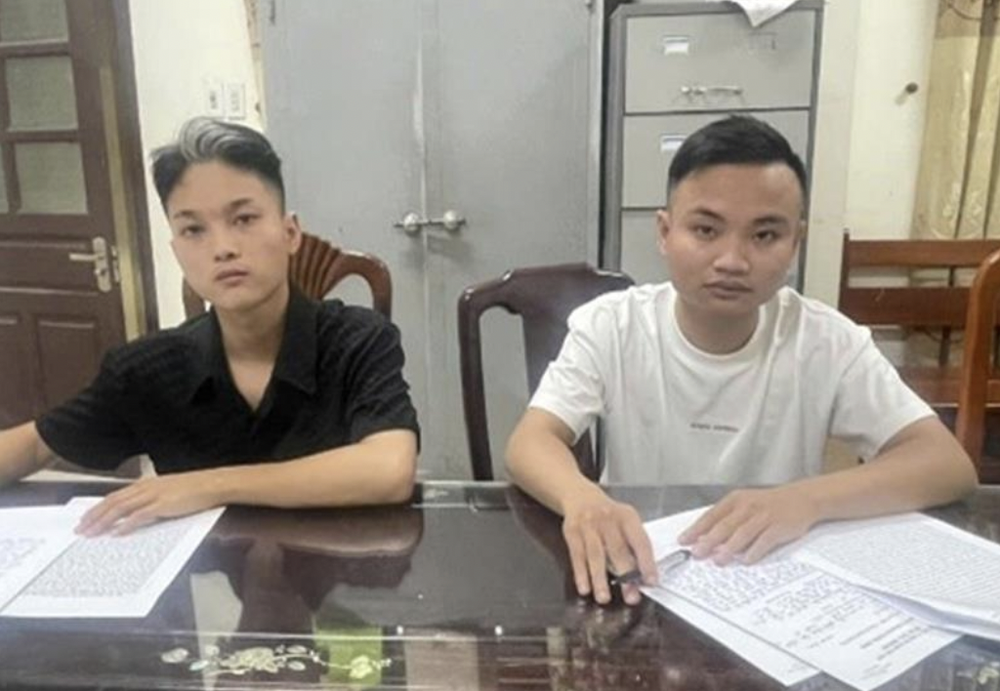 Bat hai doi tuong thao tung tam ly, lua dao nguoi benh hinh anh