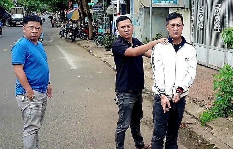 Vua ra tu da thue oto di trom cap tai san o khap noi hinh anh