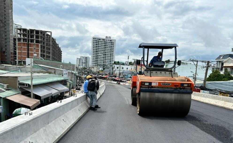 Loat du an giao thong o TP.HCM but toc ve dich cuoi nam nay hinh anh