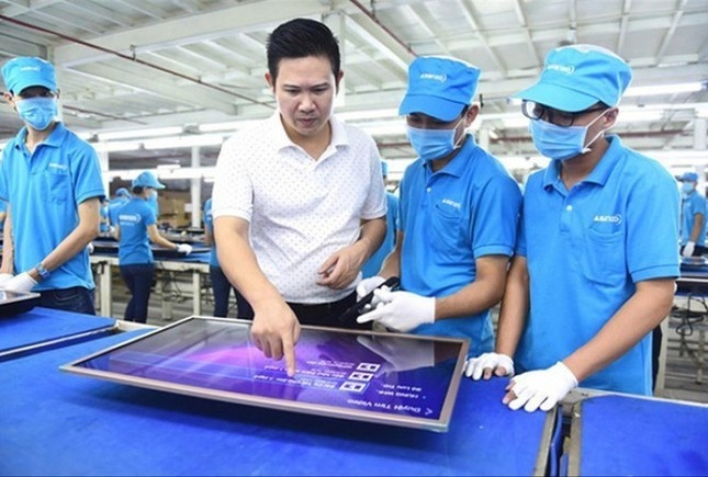 Shark Pham Van Tam,  Asanzo,  Shark Nguyen Ngoc Thuy,  Egroup anh 2