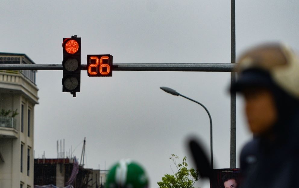 Den giao thong ‘roi loan’: Dieu chinh phai luu y thoi gian den vang hinh anh