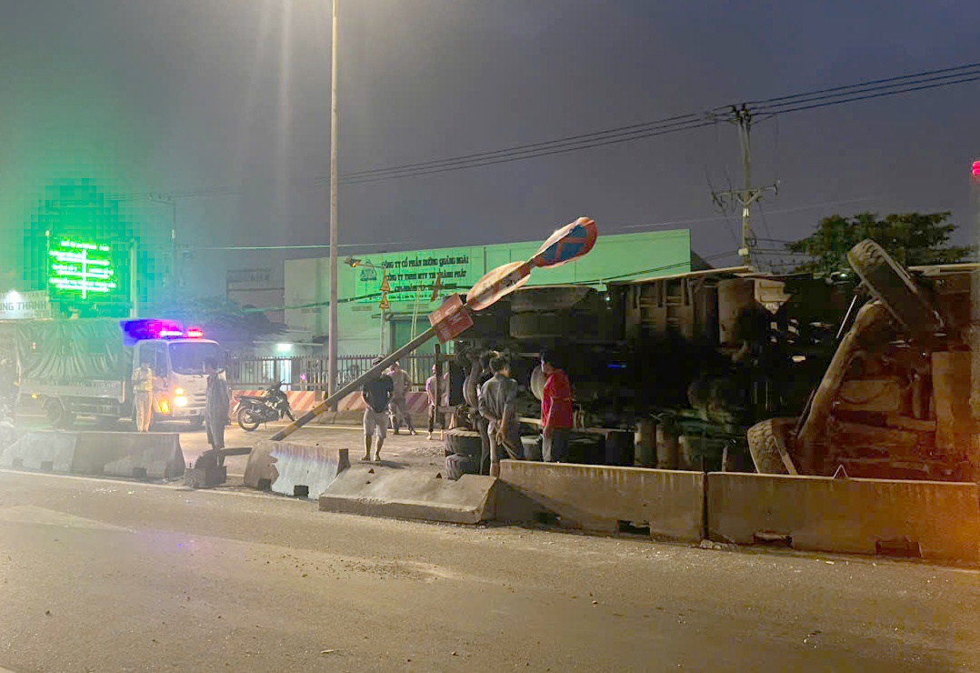 Xe ben lat TP.HCM anh 2