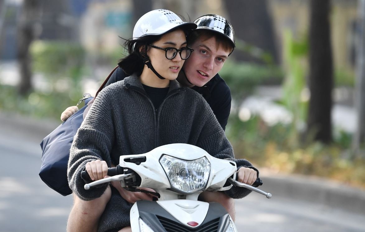 Ha Noi don nang am, cham dut mua buot hinh anh