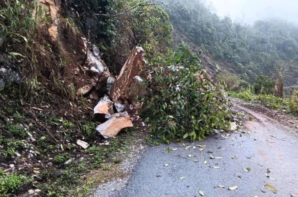 Da lo duong nui, me thuong nang, con trai tu vong hinh anh