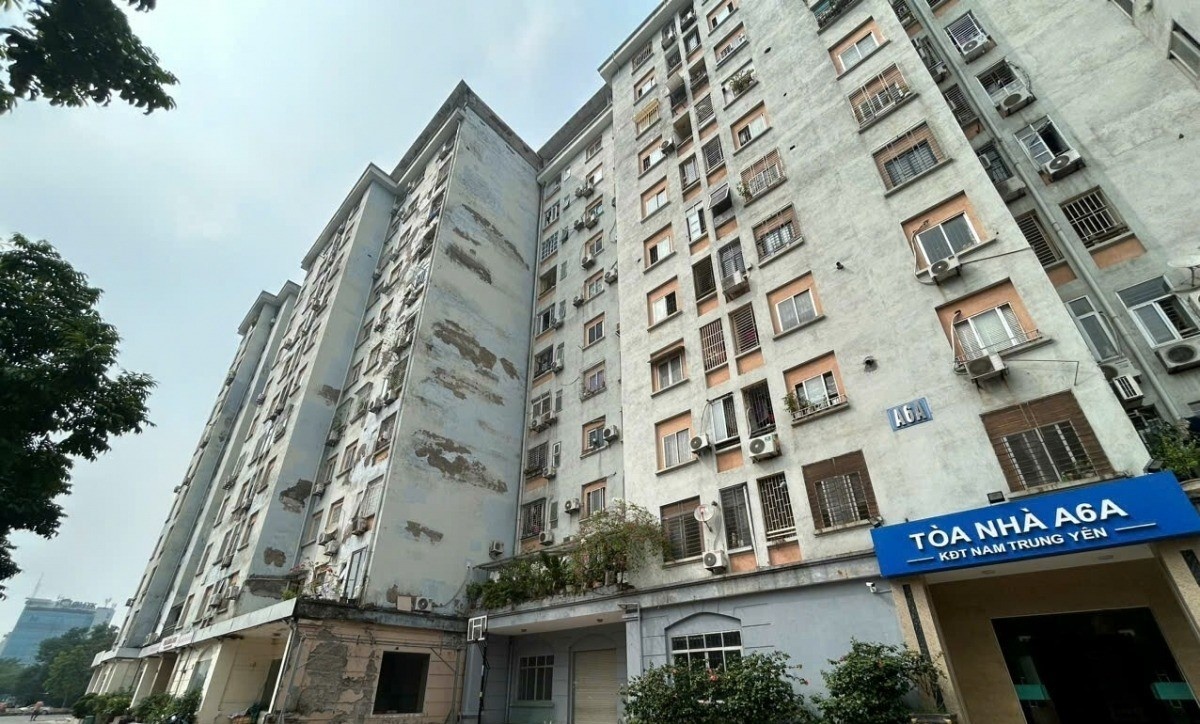 Thap thom song trong nha tai dinh cu Nam Trung Yen (Ha Noi) xuong cap hinh anh