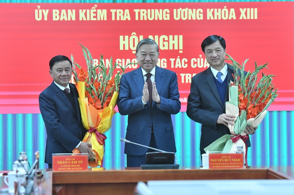 Uy ban Kiem tra Trung uong duoc tang them 4 uy vien hinh anh