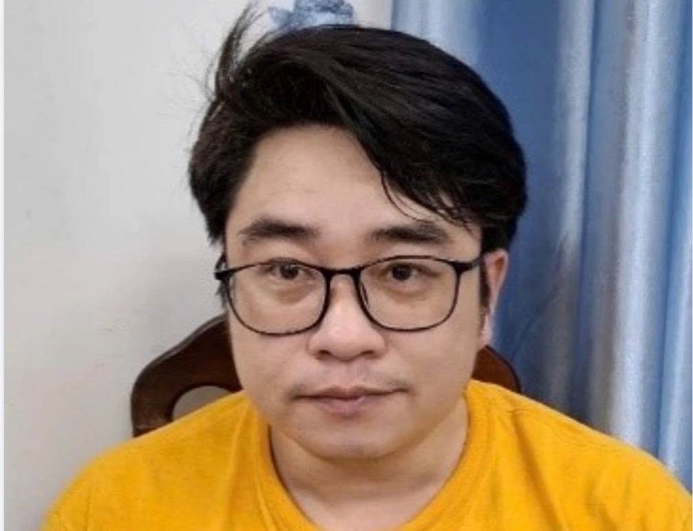 Doi tuong bi Interpol truy na sa luoi tai cua khau Khanh Binh hinh anh