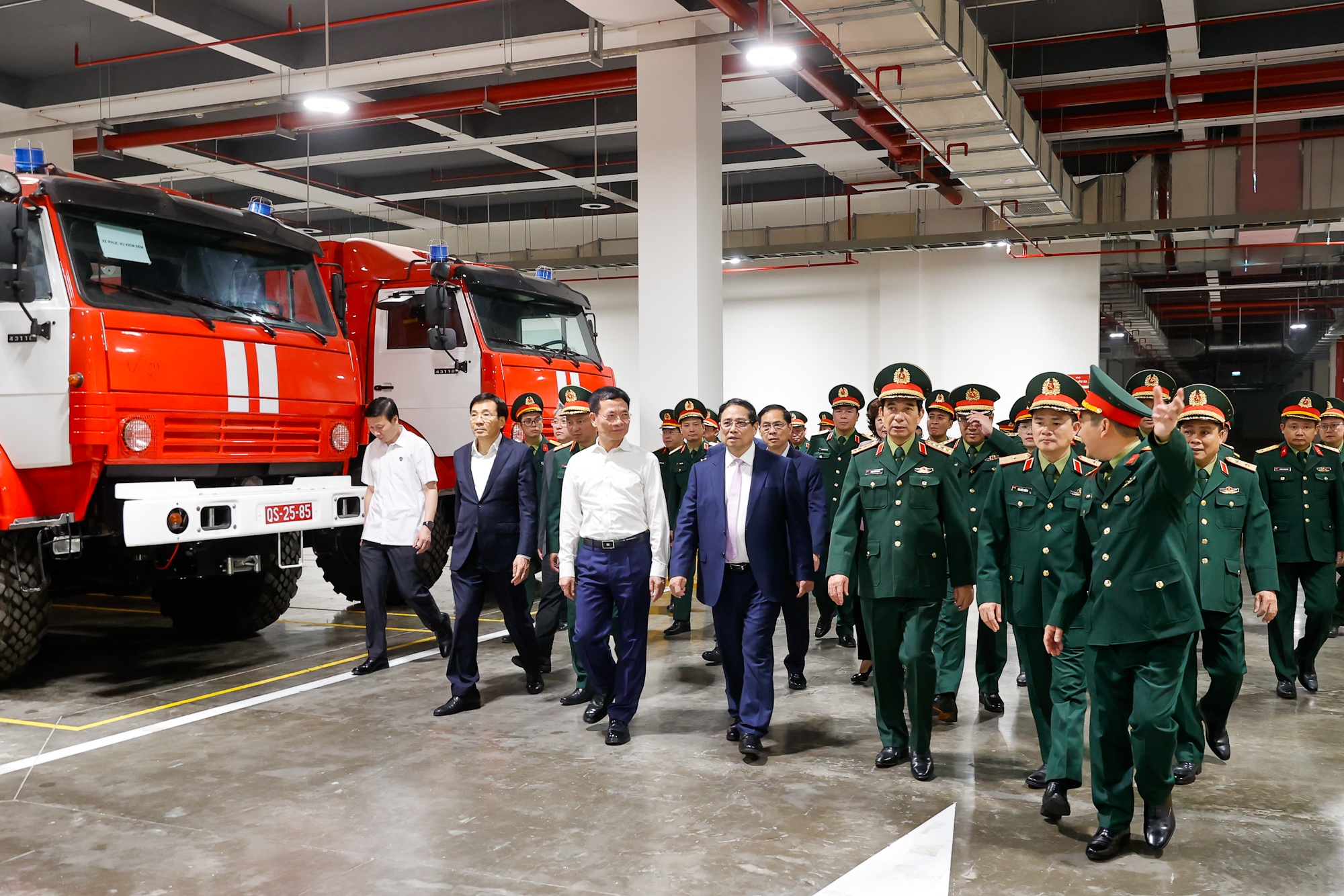 cong nghiep Quoc phong anh 4