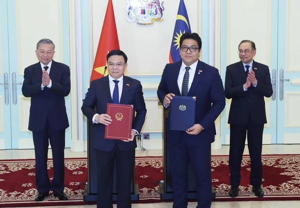 Tong Bi thu To Lam hoi dam voi Thu tuong Malaysia hinh anh