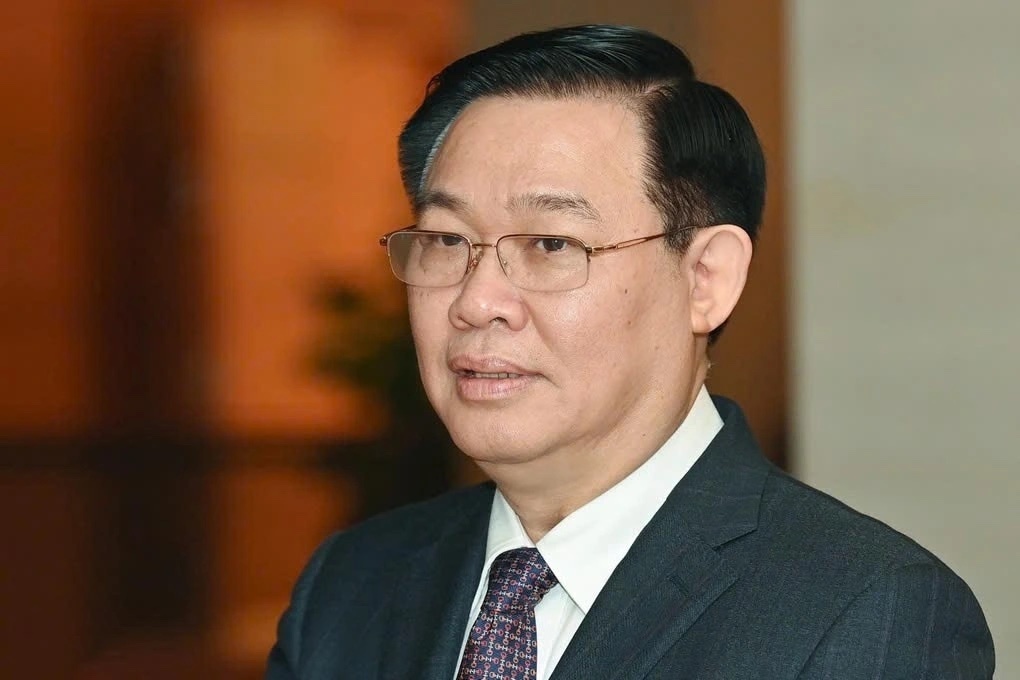Bo Chinh tri ky luat canh cao ong Vuong Dinh Hue hinh anh