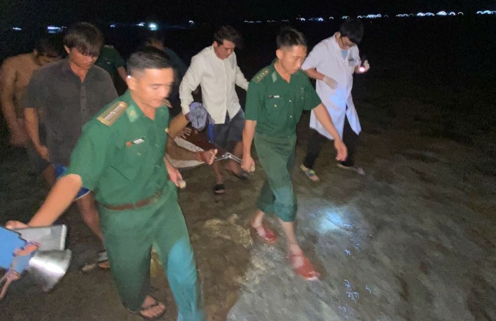 Khoi to vu an va cham lam tau cho 14 thuyen vien chim o Con Dao hinh anh