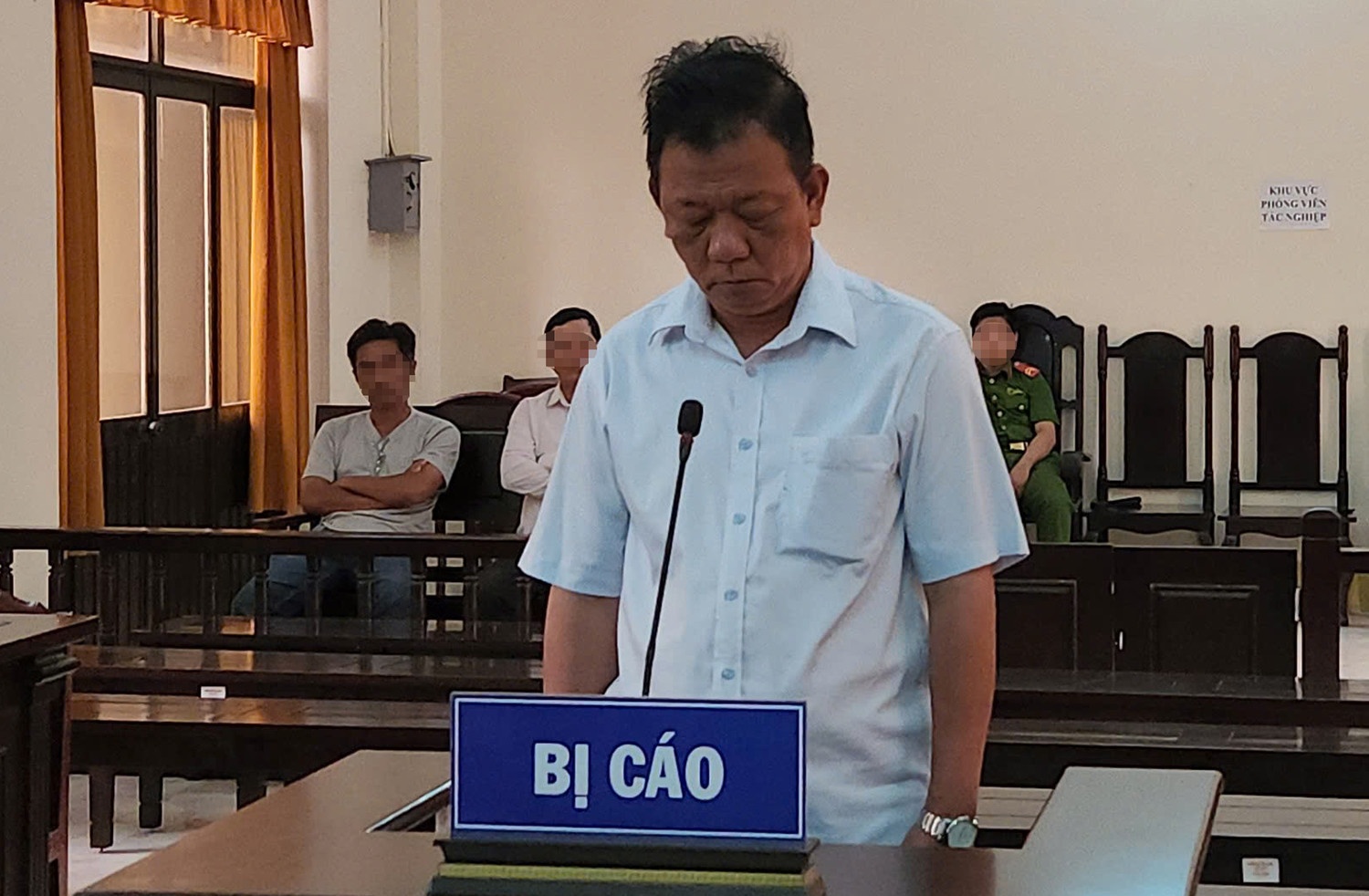 ‘Voi’ bi can mua hai san, thuoc la, cuu Pho vien truong VKS linh an hinh anh