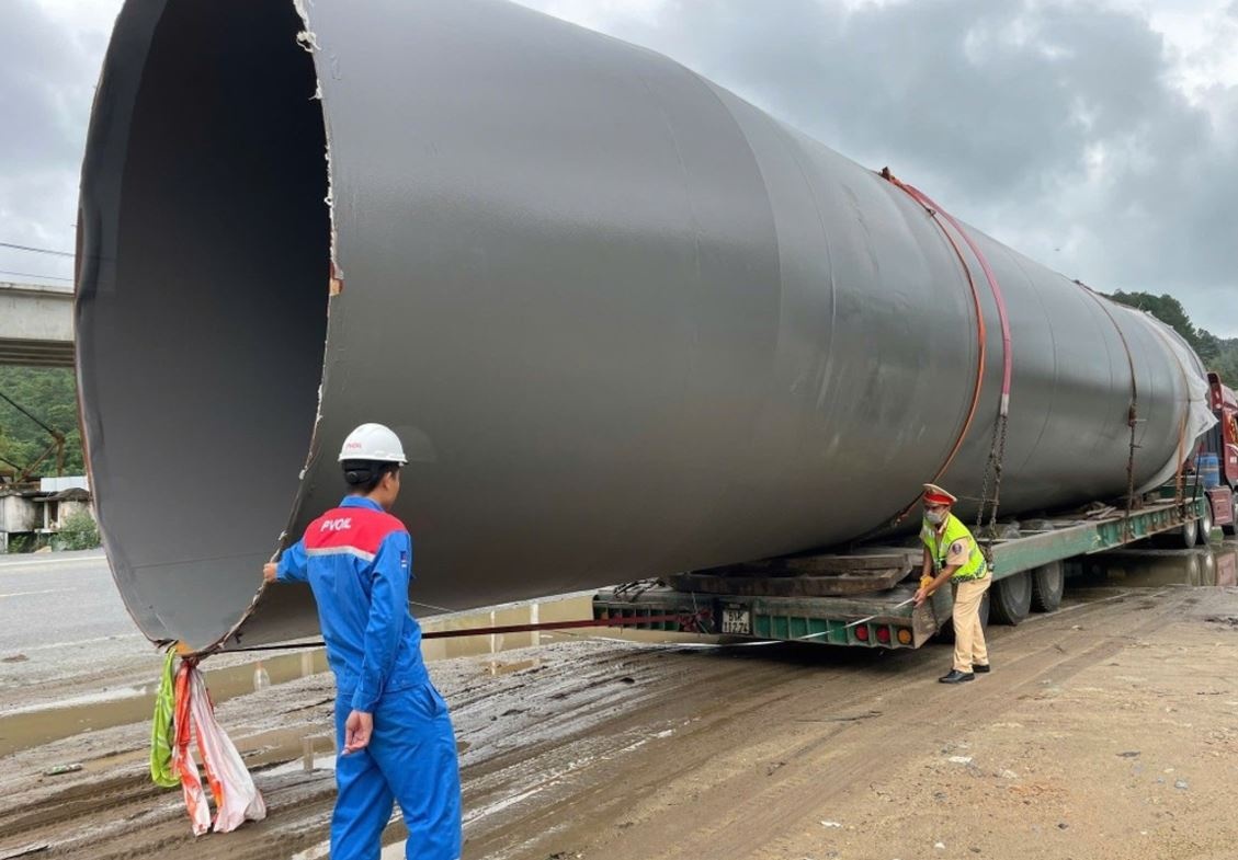 Phat hon 140 trieu dong hai xe cho hang sieu truong khong phep hinh anh