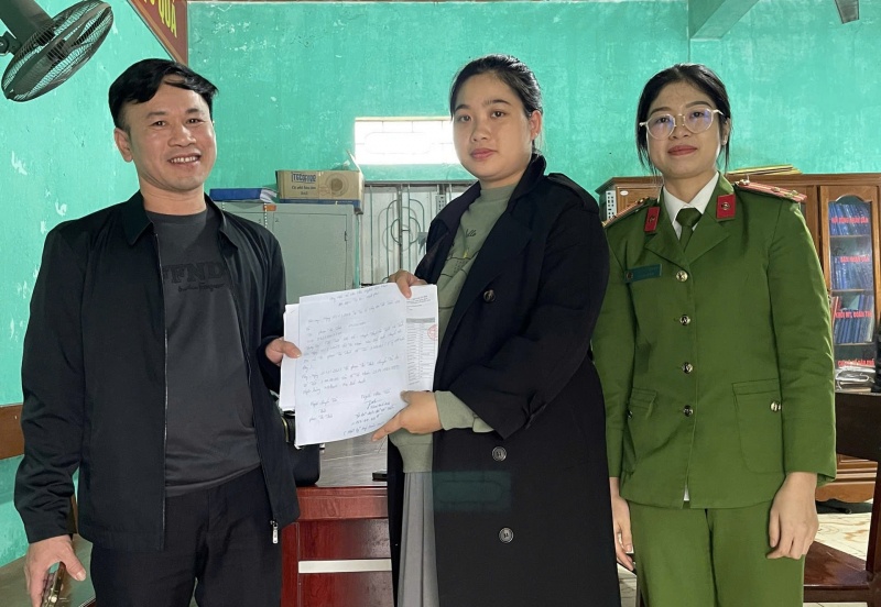 Co gai bao cong an, tra 1,7 ti dong cho nguoi chuyen khoan nham hinh anh