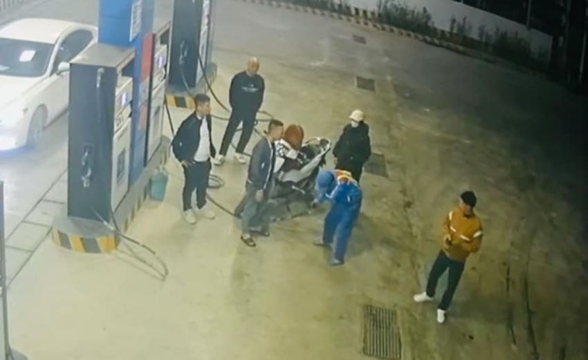 Tin moi vu nhan vien cay xang bi danh toi tap hinh anh