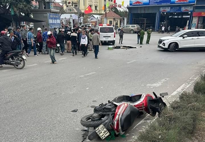 Oto va cham xe may, cap vo chong tu vong hinh anh