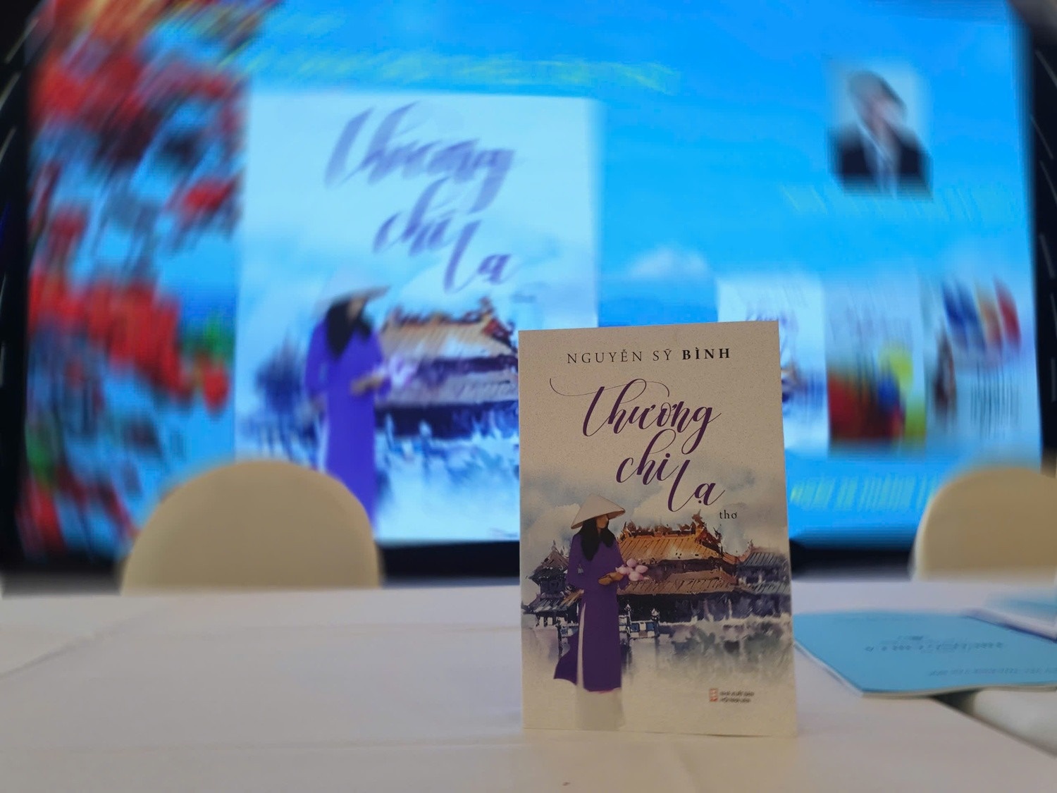 'Thuong chi la' moi goi moi nguoi hay song cham, cam nhan va yeu nhau hinh anh