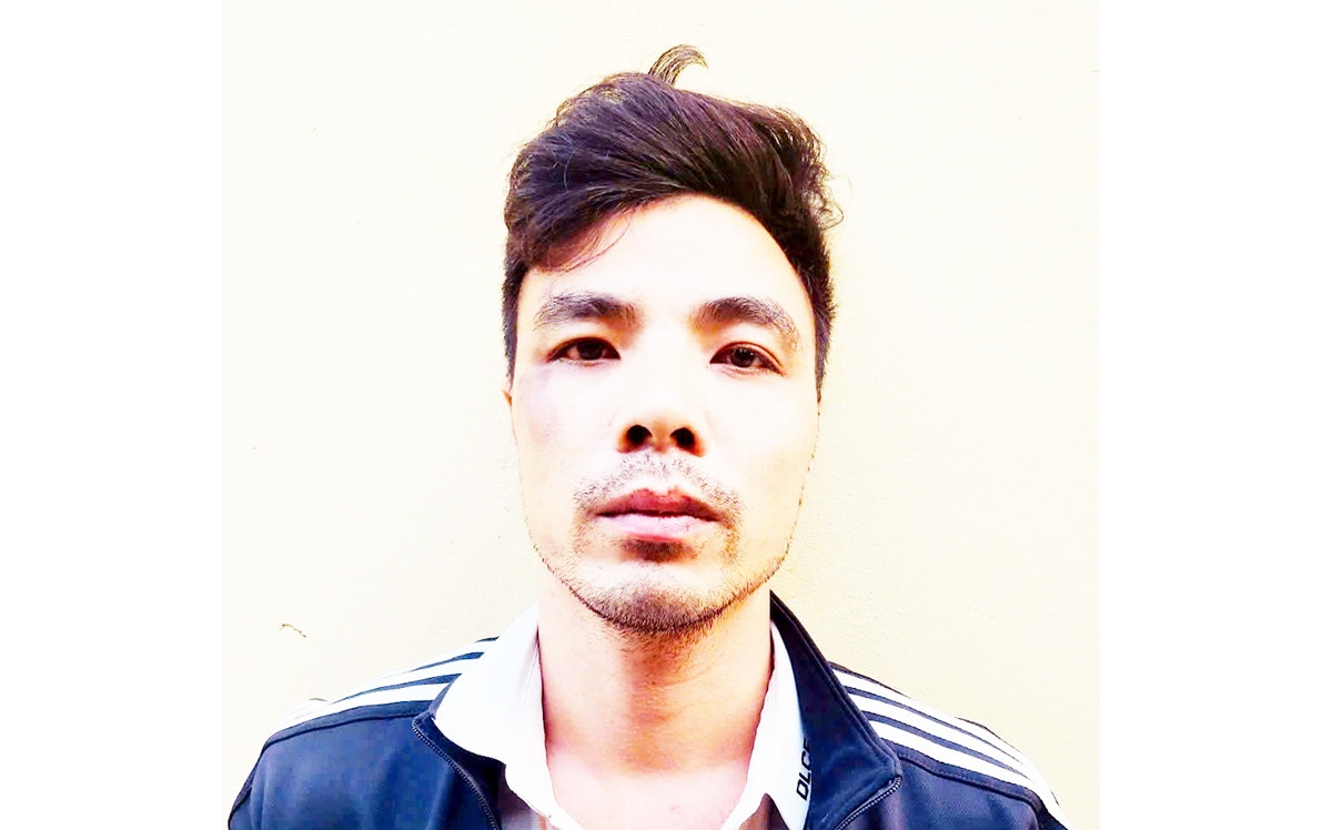 Khoi to nguoi dan ong dam trong thuong chu no o Ha Noi hinh anh