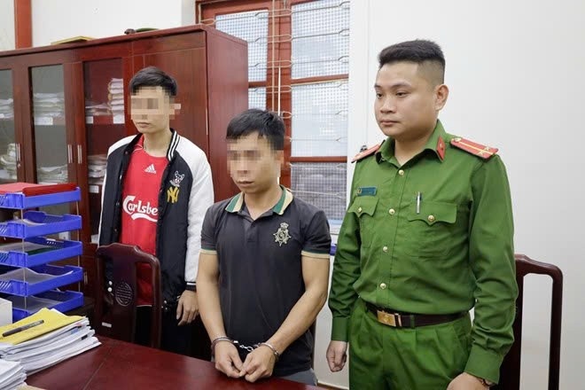 Nhom toi pham bit mat khong che, cuop tien cua phu nu ngoai quoc hinh anh