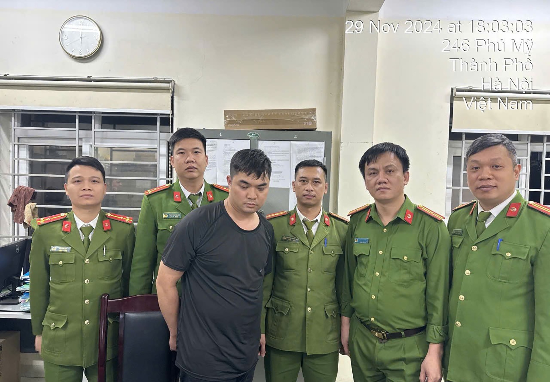 Vang Ngoc Nhu cuop iPhone anh 1