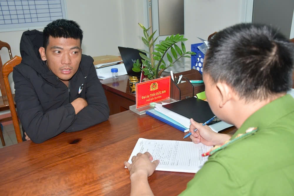 Bat nhom cho vay nang lai lien tinh, cat ghep anh 'khung bo' con no hinh anh